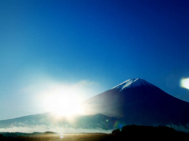 初日の出を英語で説明すると 初日の出はなぜめでたいの