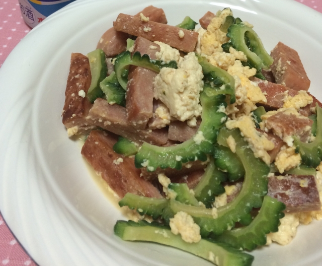 ゴーヤを英語で言うと？ゴーヤチャンプルーはどう説明する？